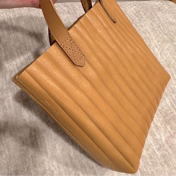 NWT! Madewell The Mini Transport Crossbody: Bubble Pleat Edition in Golden Oak - Picture 5 of 14